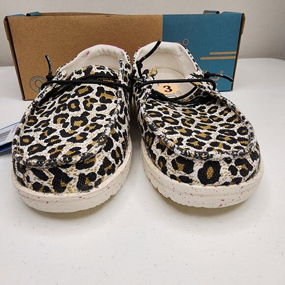 Hey Dude Wendy Youth Cheetah Pink Size 3 NWT - Picture 3 of 9